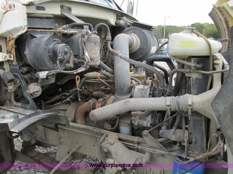 image for item J8716 2000 Sterling L8513 applicator truck