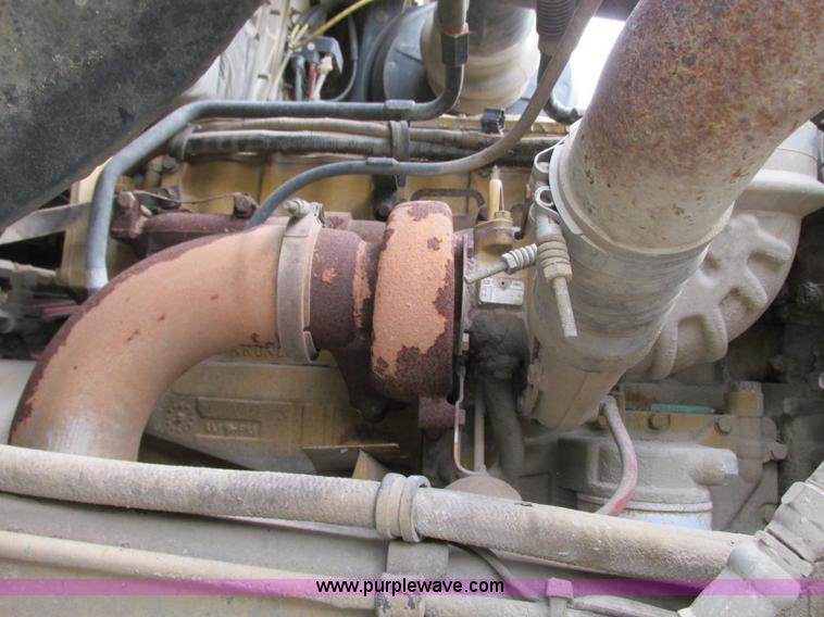 image for item J8716 2000 Sterling L8513 applicator truck