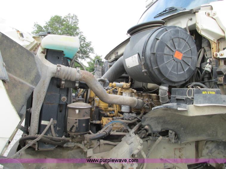 image for item J8716 2000 Sterling L8513 applicator truck