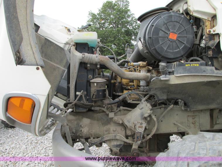 image for item J8716 2000 Sterling L8513 applicator truck