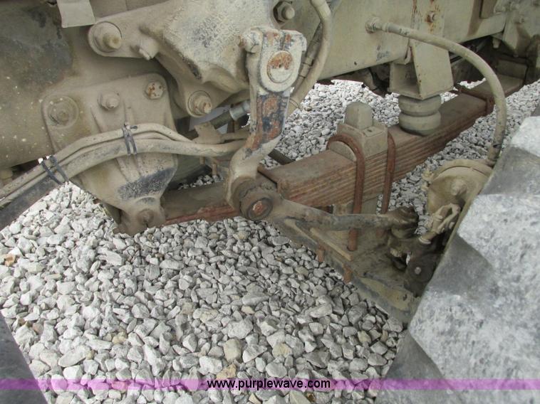 image for item J8716 2000 Sterling L8513 applicator truck