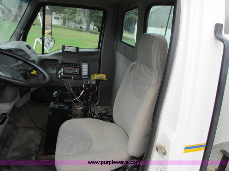 image for item J8716 2000 Sterling L8513 applicator truck