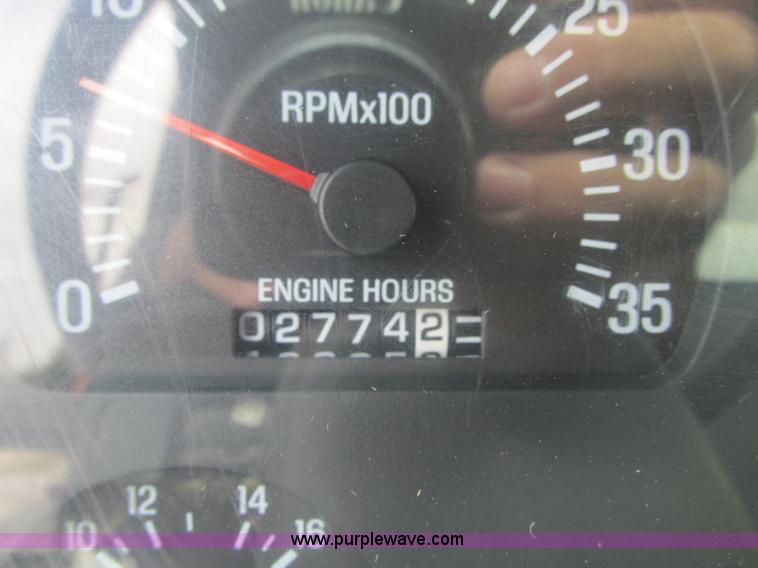 image for item J8716 2000 Sterling L8513 applicator truck