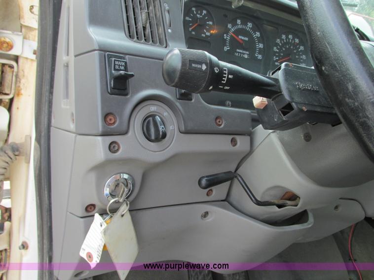 image for item J8716 2000 Sterling L8513 applicator truck