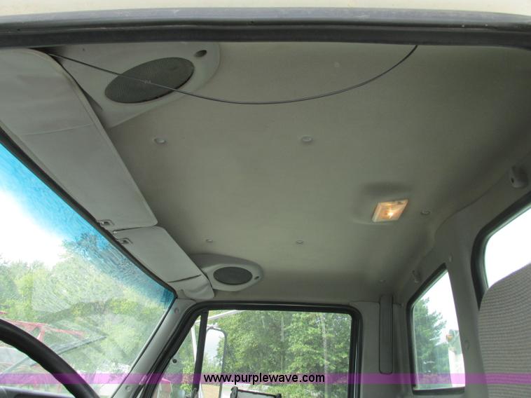 image for item J8716 2000 Sterling L8513 applicator truck