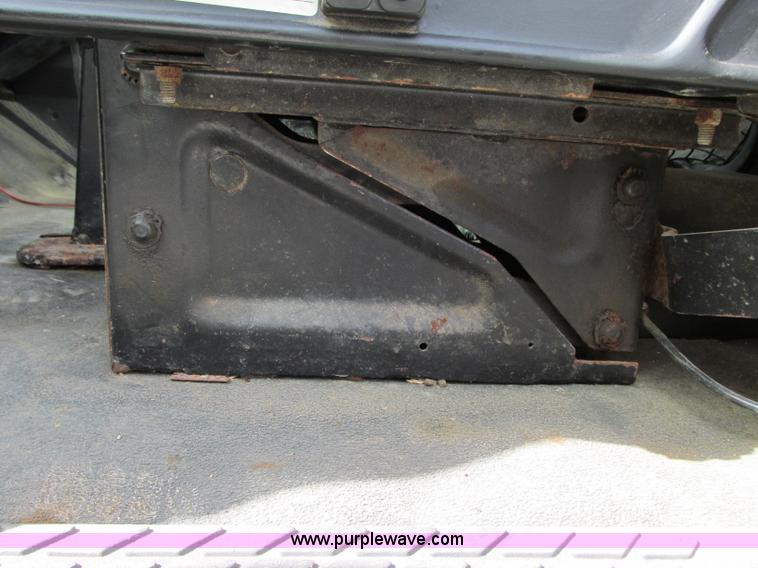 image for item J8716 2000 Sterling L8513 applicator truck