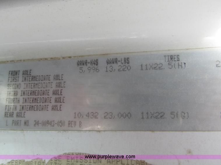 image for item J8716 2000 Sterling L8513 applicator truck