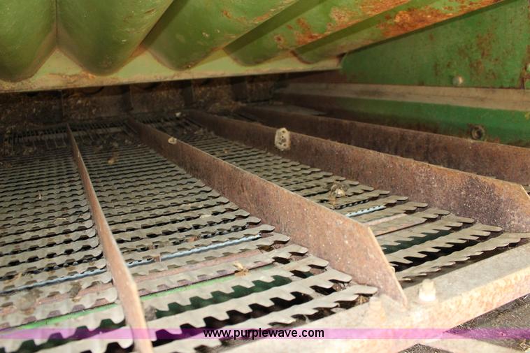 image for item K1202 John Deere 7700 RWA combine