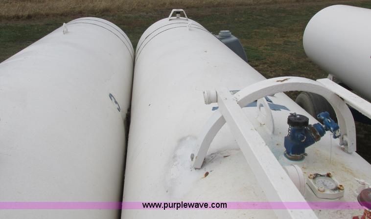 image for item K2209 Duo Lift anhydrous ammonia nurse tanks