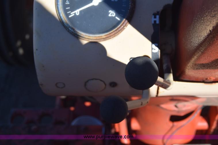 image for item K4795 Case 832 tractor