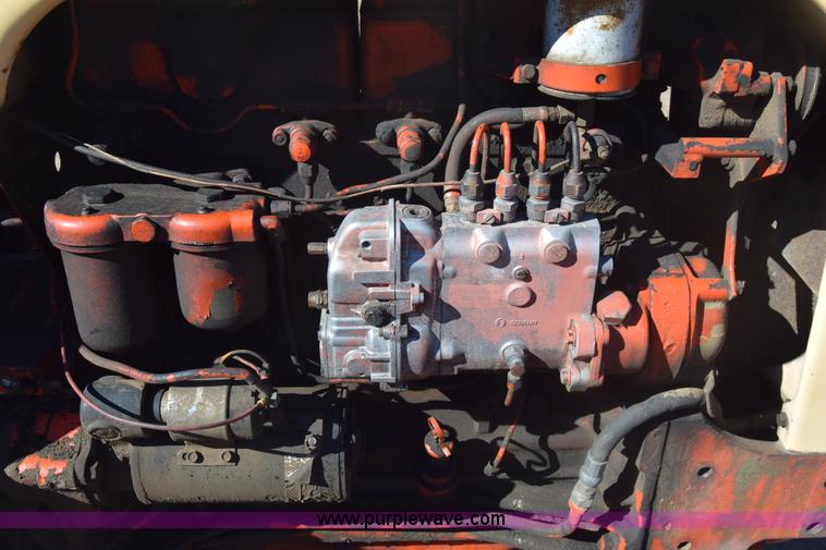 image for item K4795 Case 832 tractor