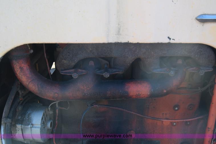 image for item K4795 Case 832 tractor