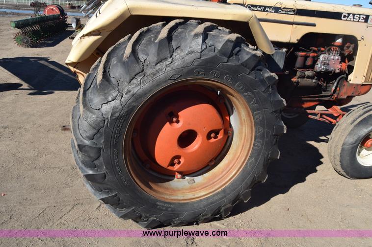 image for item K4795 Case 832 tractor