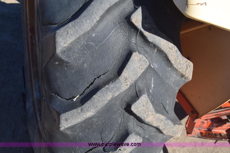 image for item K4795 Case 832 tractor