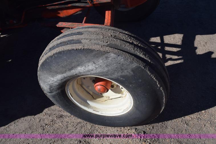 image for item K4795 Case 832 tractor