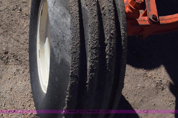 image for item K4795 Case 832 tractor