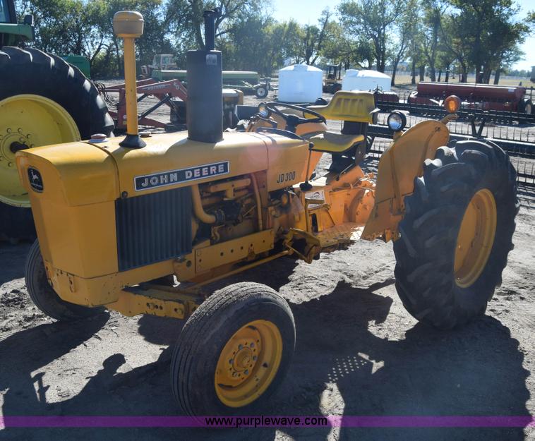 image for item K4796 John Deere 300 tractor