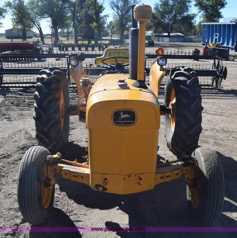 image for item K4796 John Deere 300 tractor