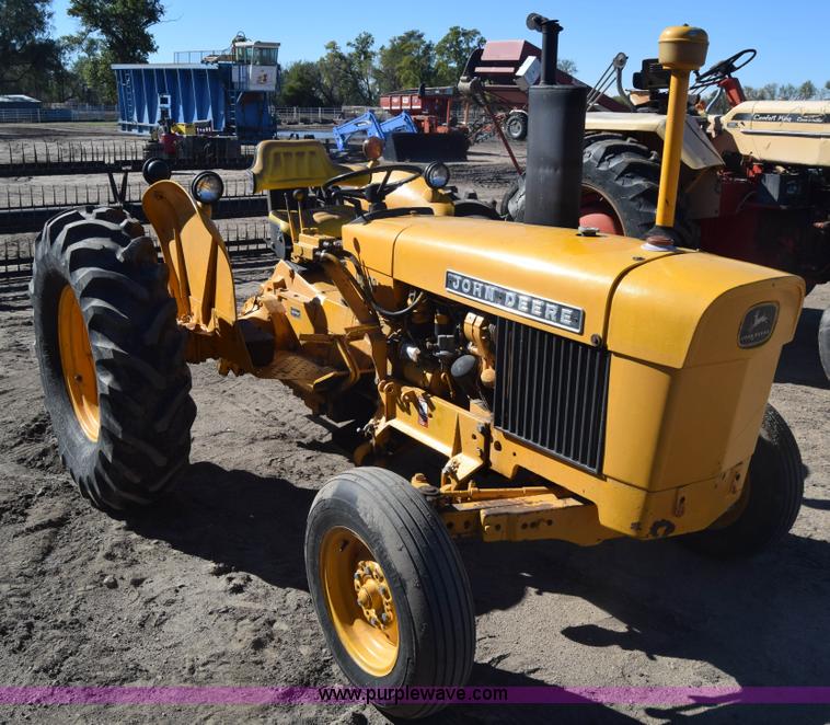 image for item K4796 John Deere 300 tractor