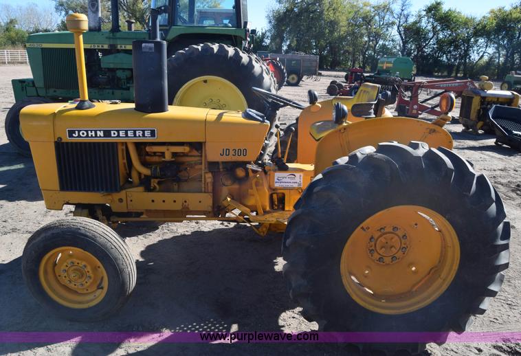 image for item K4796 John Deere 300 tractor