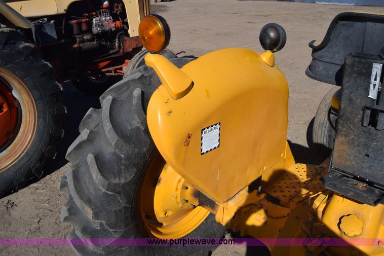 image for item K4796 John Deere 300 tractor