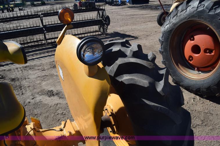 image for item K4796 John Deere 300 tractor