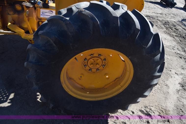 image for item K4796 John Deere 300 tractor