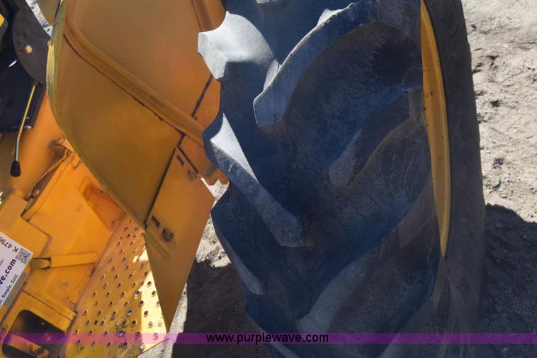 image for item K4796 John Deere 300 tractor