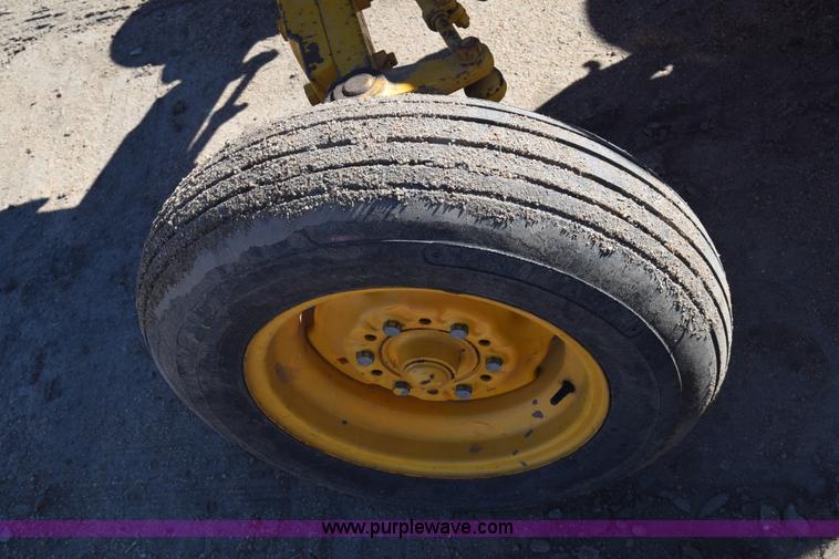 image for item K4796 John Deere 300 tractor