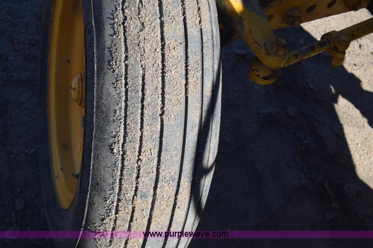 image for item K4796 John Deere 300 tractor