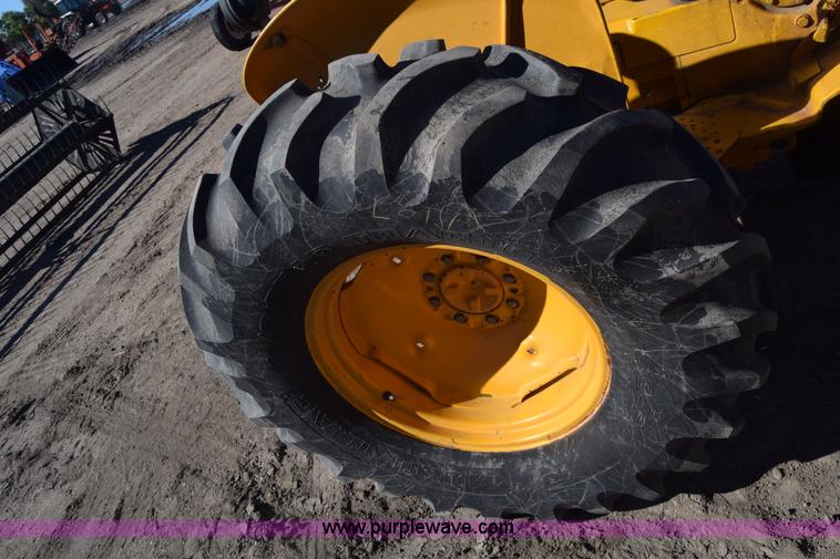 image for item K4796 John Deere 300 tractor