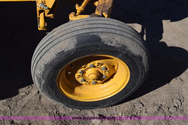 image for item K4796 John Deere 300 tractor