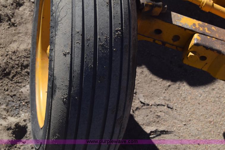 image for item K4796 John Deere 300 tractor