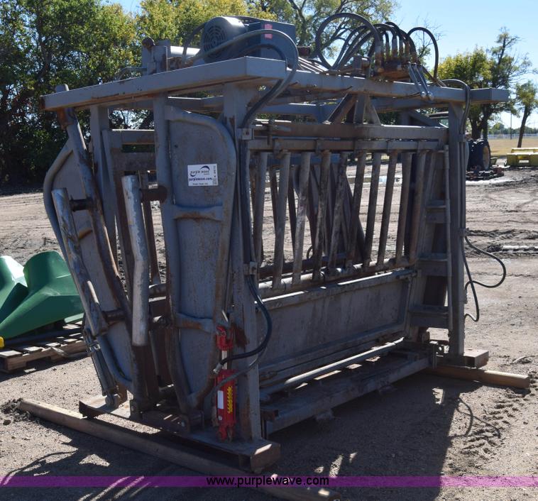 image for item K4815 Hydraulic cattle chute