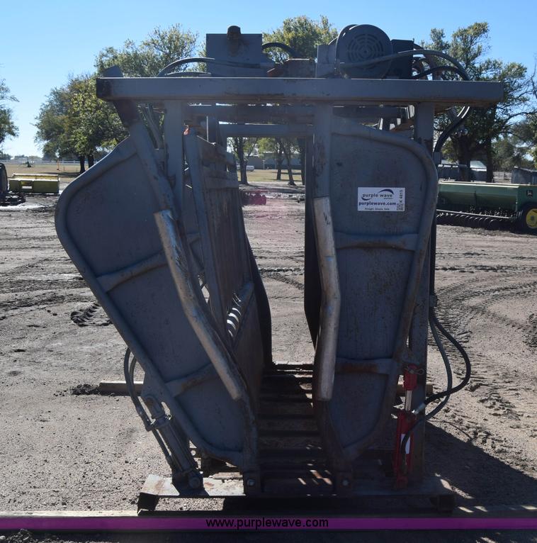 image for item K4815 Hydraulic cattle chute