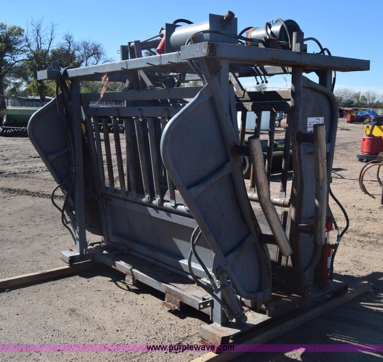 image for item K4815 Hydraulic cattle chute