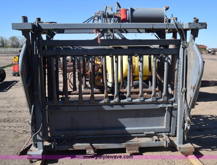 image for item K4815 Hydraulic cattle chute