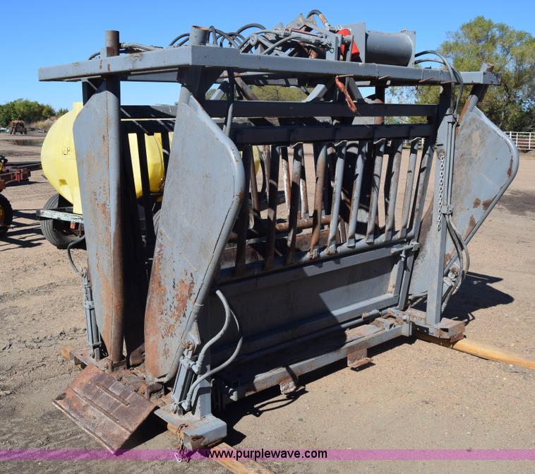 image for item K4815 Hydraulic cattle chute
