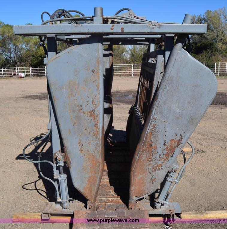 image for item K4815 Hydraulic cattle chute