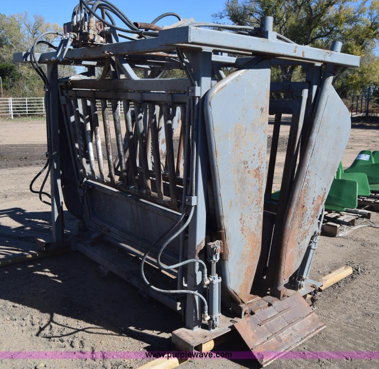 image for item K4815 Hydraulic cattle chute