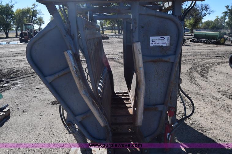 image for item K4815 Hydraulic cattle chute