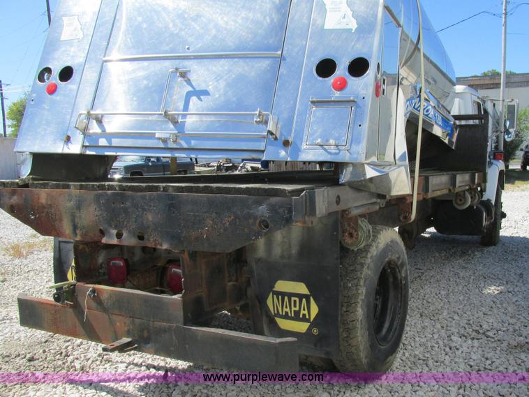 image for item K5190 1983 International 1754 flatbed truck