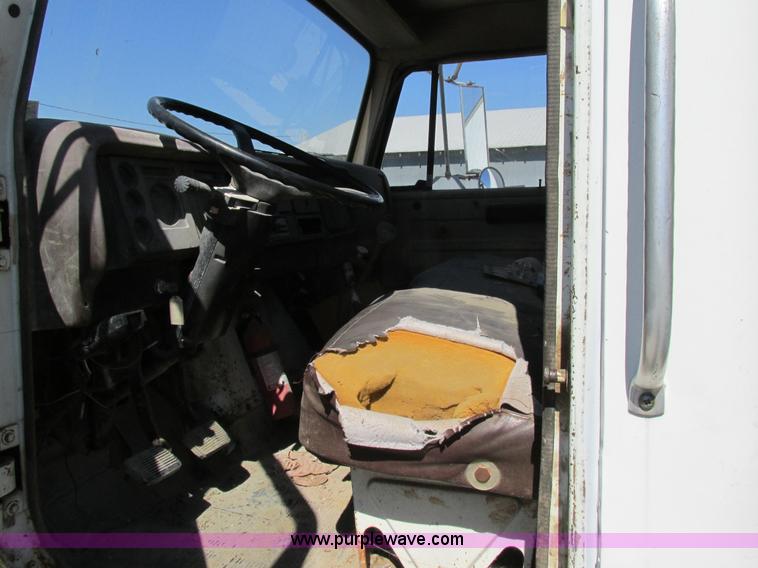 image for item K5190 1983 International 1754 flatbed truck