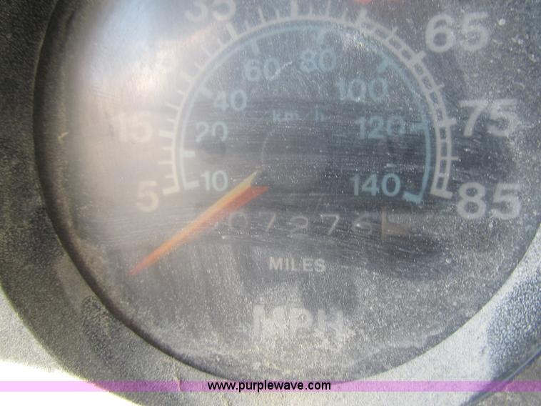 image for item K5190 1983 International 1754 flatbed truck