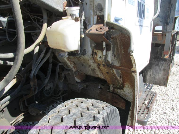 image for item K5190 1983 International 1754 flatbed truck