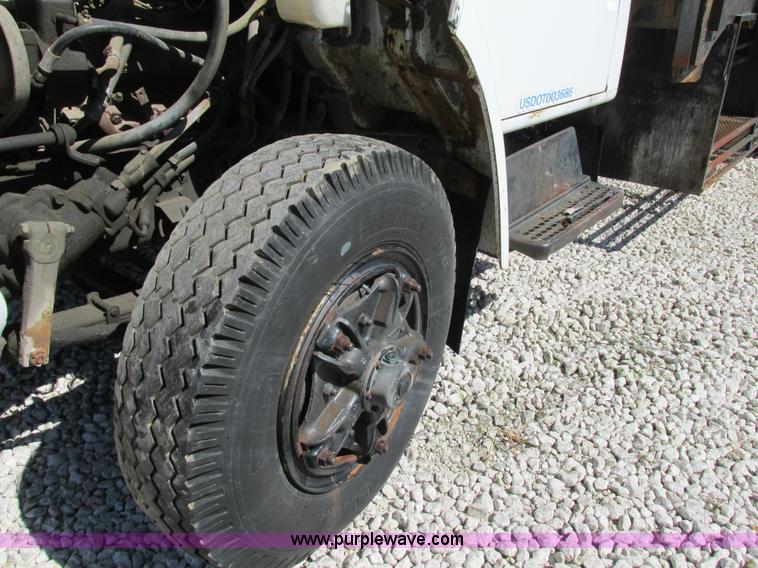 image for item K5190 1983 International 1754 flatbed truck