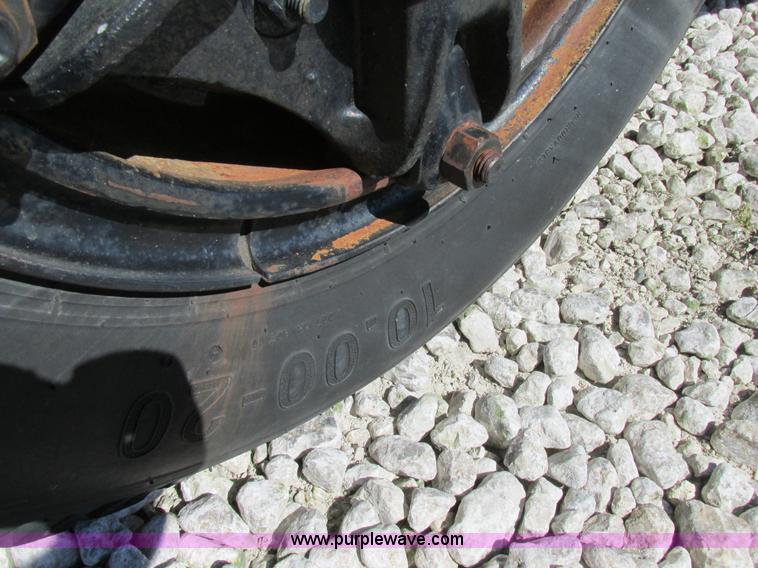 image for item K5190 1983 International 1754 flatbed truck