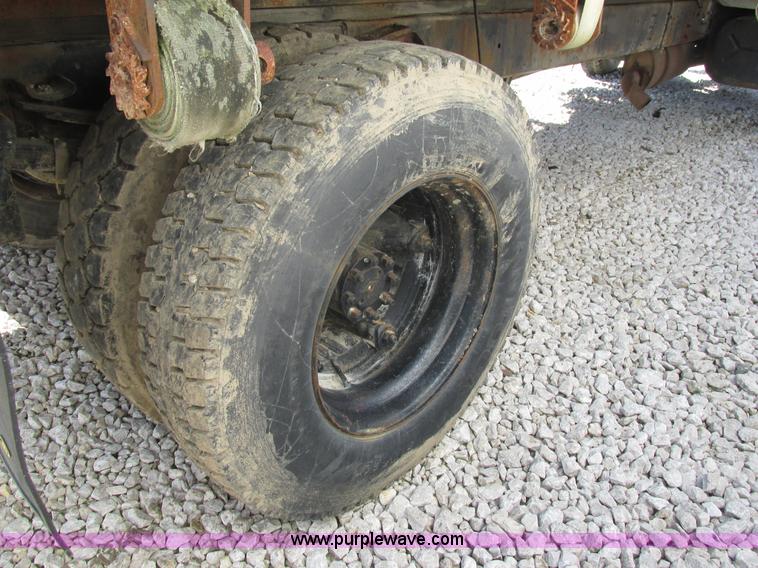 image for item K5190 1983 International 1754 flatbed truck