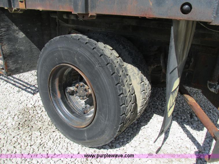 image for item K5190 1983 International 1754 flatbed truck