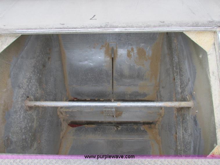 image for item K5753 1996 Pacer CEI tank trailer